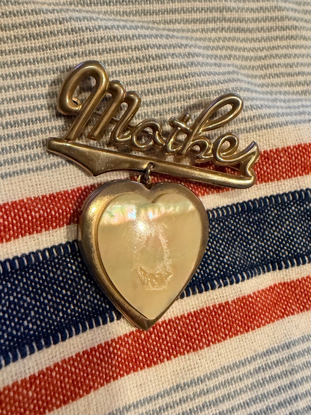 VINTAGE pin brooch mother heart locket gold tone